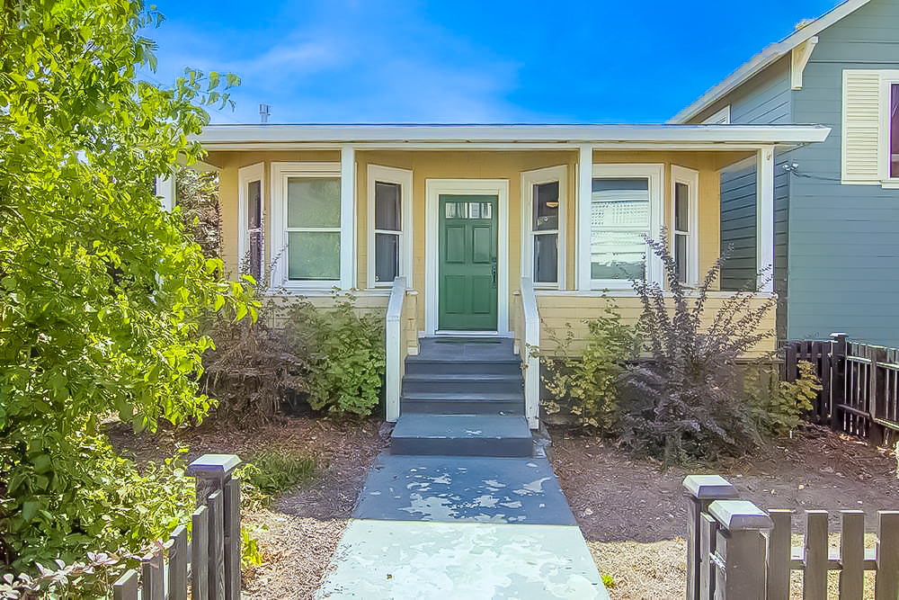 859 32nd St, Oakland, California 94608, 2 Bedrooms Bedrooms, ,2 BathroomsBathrooms,Single Family,Active Listings,32nd ,1175